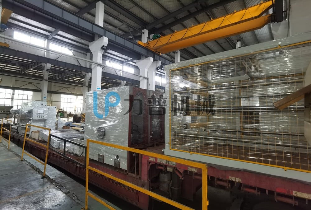 PE隔板生产设备